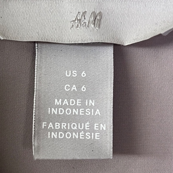 H&M Long Sleeve Button-Up Blouse - Picture 2 of 7